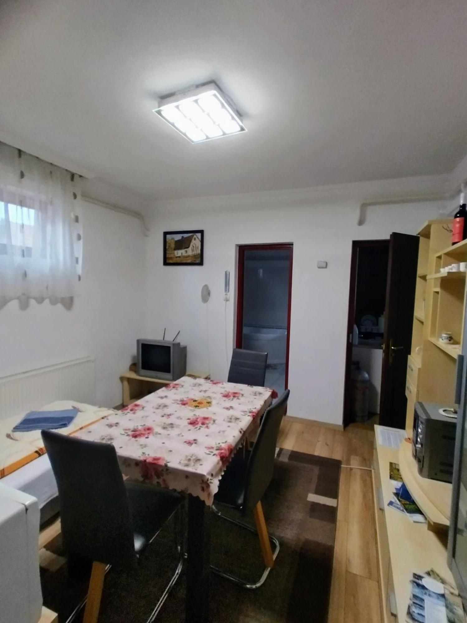 Bundik Vendeghaz Apartment Berettyoujfalu Phòng bức ảnh